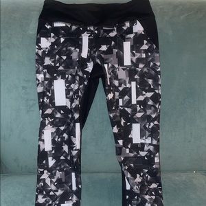 Under Armour Cropped Leggings size small
